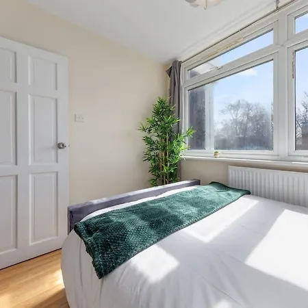 Hyde Park 4 Bedroom Superior *