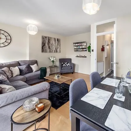 Hyde Park 4 Bedroom Superior Apartment