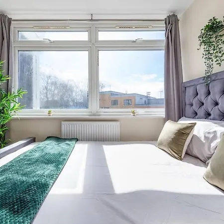 Hyde Park 4 Bedroom Superior *