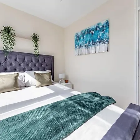 Hyde Park 4 Bedroom Superior
