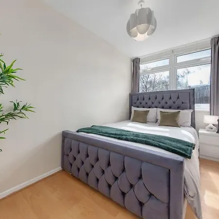 Apartment Hyde Park 4 Bedroom Superior
