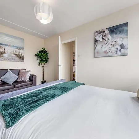 Hyde Park 4 Bedroom Superior