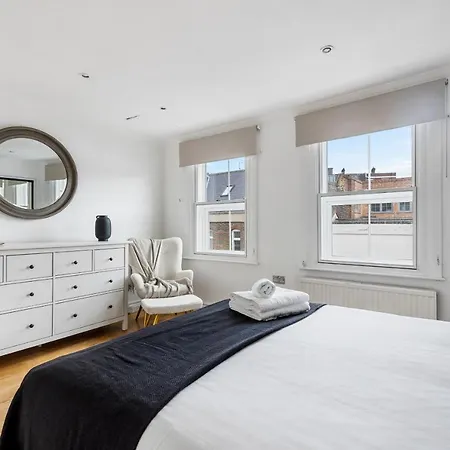 Knightsbridge Emerald By Dena Elite Collection Holiday home