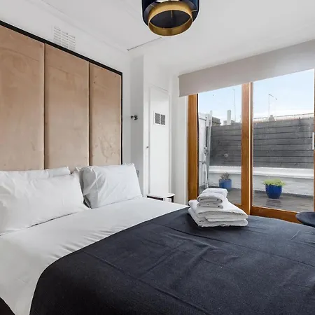 Knightsbridge Emerald By Dena Elite Collection Holiday home London
