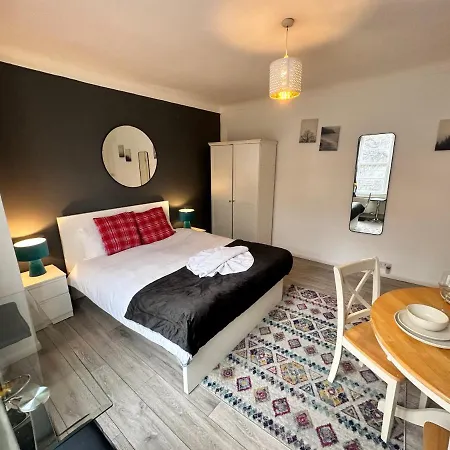 Lovely Compact Budget Flat In Central Apartment *