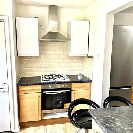 Spacious 3bhk Near Heathrow Holiday home