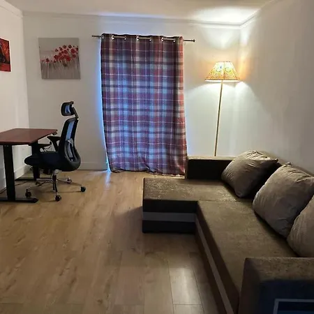 Holiday home Spacious 3bhk Near Heathrow Cranford