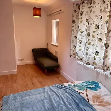 Spacious 3bhk Near Heathrow *