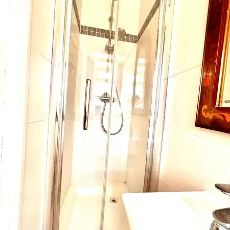 Stunning Marble Arch Apartment, 2-bedroom * London