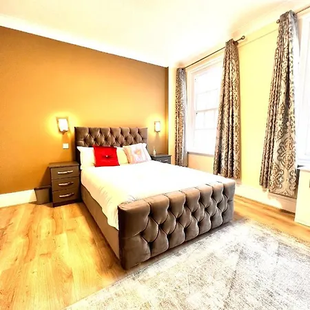 Stunning Marble Arch Apartment, 2-bedroom London