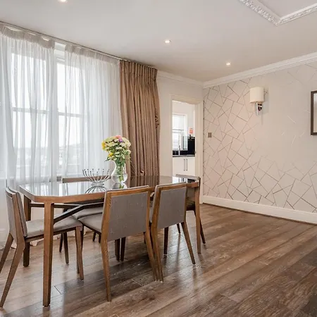 Queensgate Court 4*