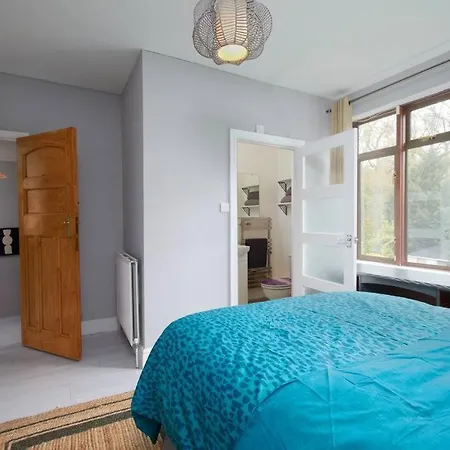 Large London With Free Parking Winchmore Hill