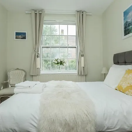 Fantastic 2 Bedroom In Waterloo Apartment
