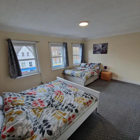 Finchley Holidays Apartment *