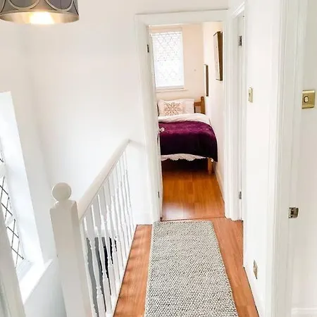 Ferienhaus Stunning Modern Cozy 5 Star 3 Bedroom House-free Parking Greater London Metro Stations Hosted By Tony *