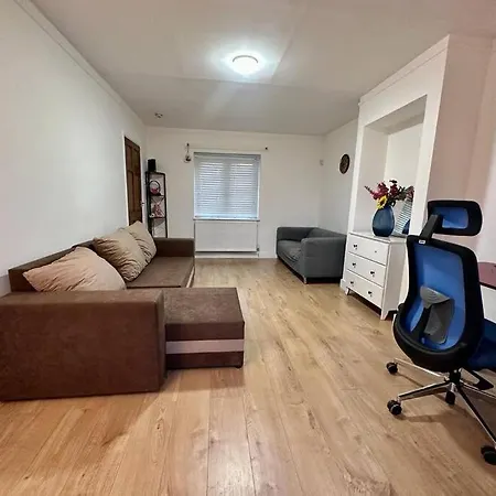 Spacious 3bhk Near Heathrow * Cranford