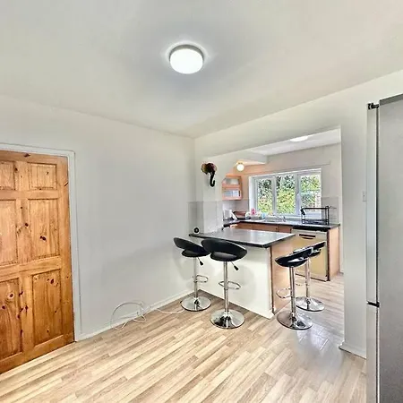 Holiday home Spacious 3bhk Near Heathrow