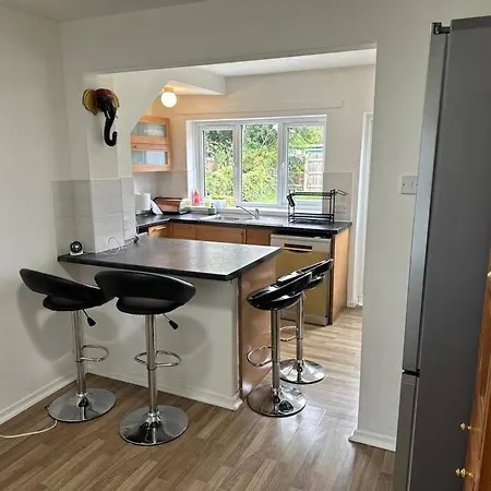 Spacious 3bhk Near Heathrow Cranford