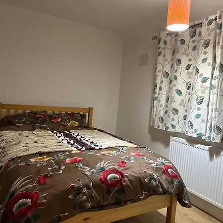 Holiday home Spacious 3bhk Near Heathrow