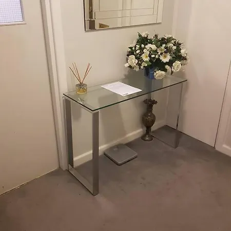 1 Bedroom Near Hyde Park