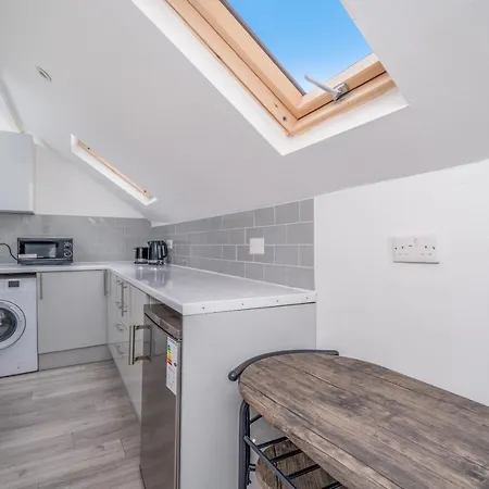 Apartment Selwyn Road London
