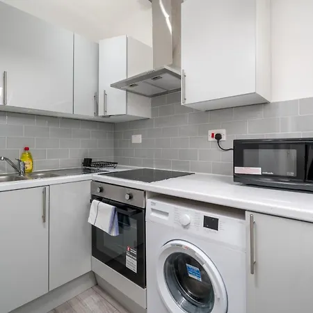 Apartment Selwyn Road *