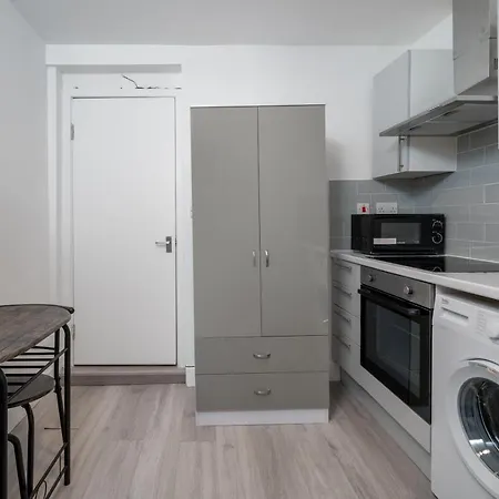 Apartment Selwyn Road *