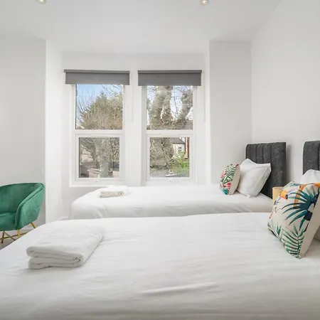 Selwyn Road Apartment London