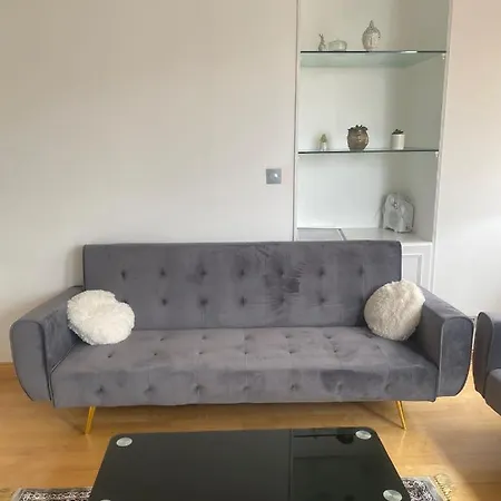 Cozy Two Bedroom Flat In The Heart Of *