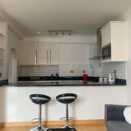 Cozy Two Bedroom Flat In The Heart Of *