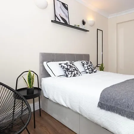 Apartment Cosy 30 Seconds To Aldgate East Station *