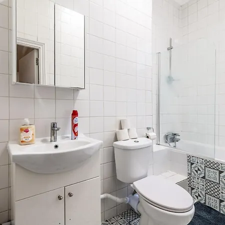 Cozy One Bedroom Apartment *