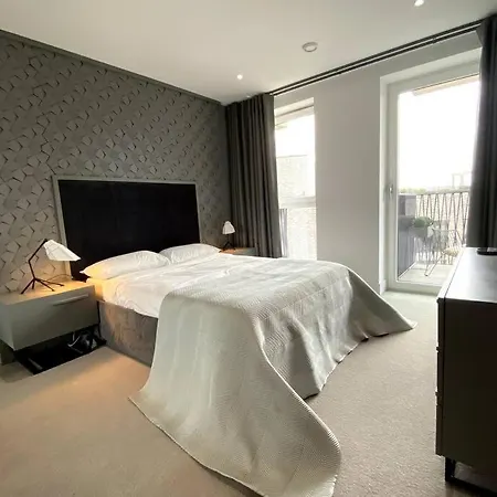 Club White Bridge One Bedroom *