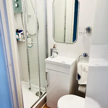 Modern Cosy With Private Bathroom Homestay Harrow