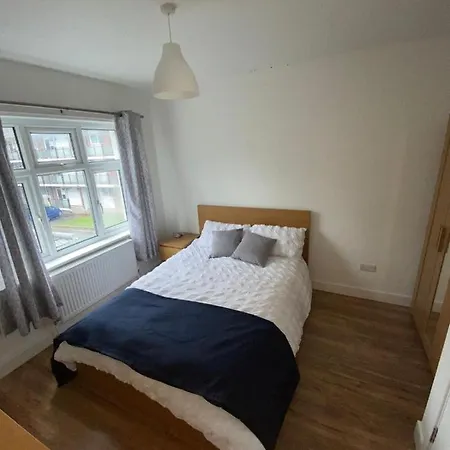 Clapham South Station By Pink Consultants Apartment