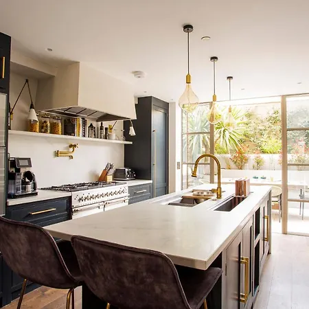 The Luxury Fulham Townhouse بيت للعطل