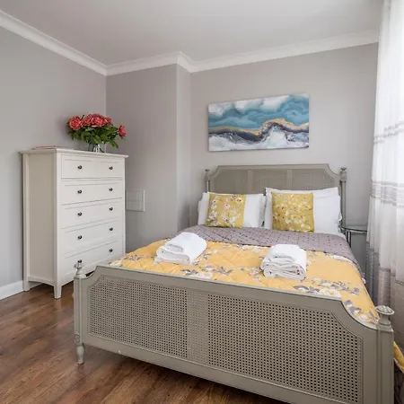 Holiday home Elegant 3 Bedroom Retreat Minutes From Canary Wharf London