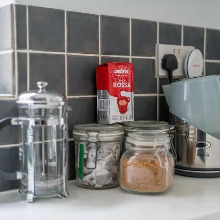 Joivy Cozy 1 Bed Flat With Garden In North Kensington Apartment London