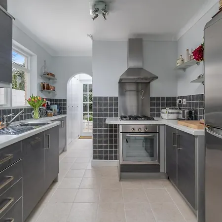 Joivy Cozy 1 Bed Flat With Garden In North Kensington Apartment London
