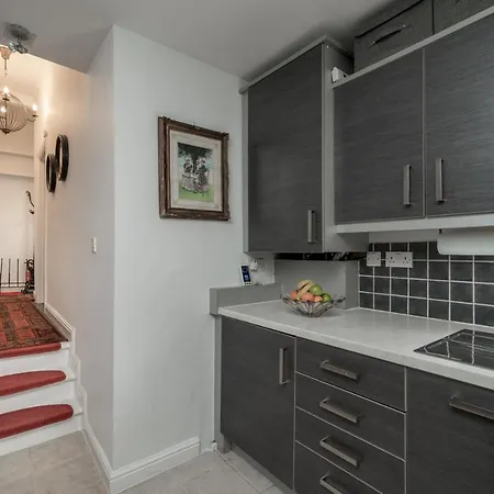 Joivy Cozy 1 Bed Flat With Garden In North Kensington