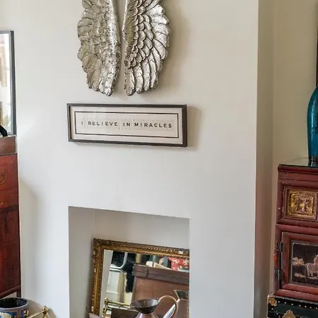 Joivy Cozy 1 Bed Flat With Garden In North Kensington