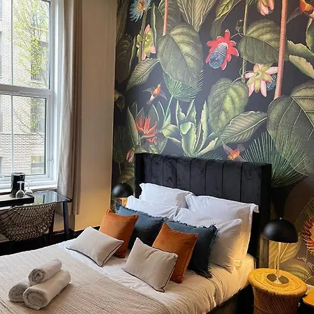 Hotel K W