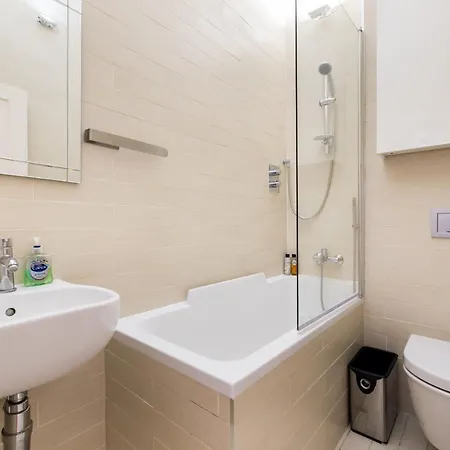 Stylish & Spacious Notting Hill Loft *
