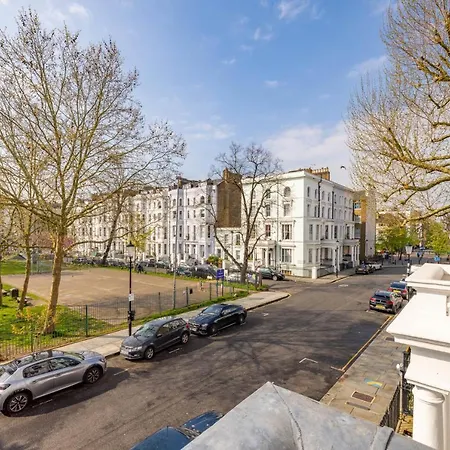 Stylish & Spacious Notting Hill Loft