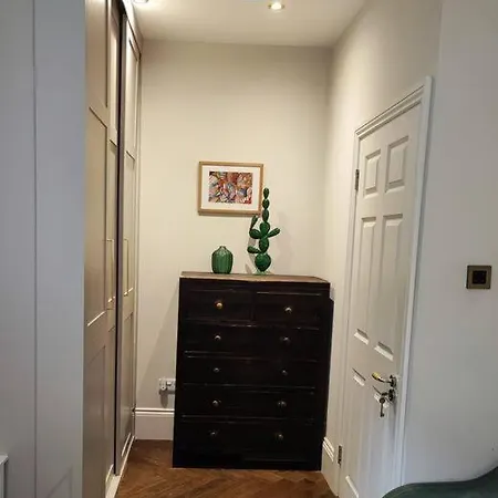 Beautiful Maisonnette Flat In Islington