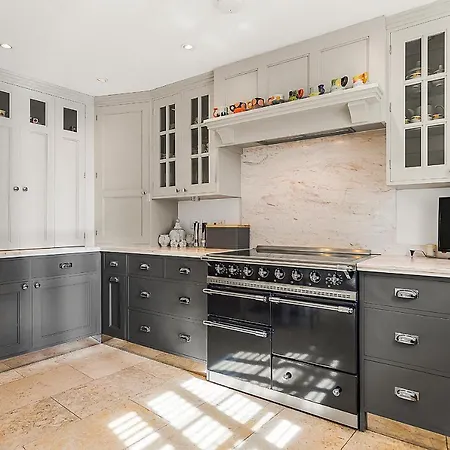 Veeve - Heart Of Hampstead London
