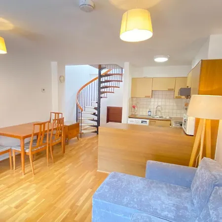 Cosy Duplex In Apartment London
