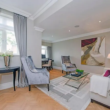 5 Double Bed Town House In South Kensington