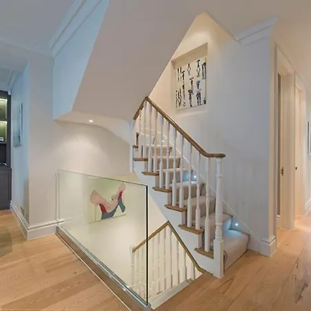 5 Double Bed Town House In South Kensington *