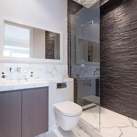 Villa 5 Double Bed Town House In South Kensington